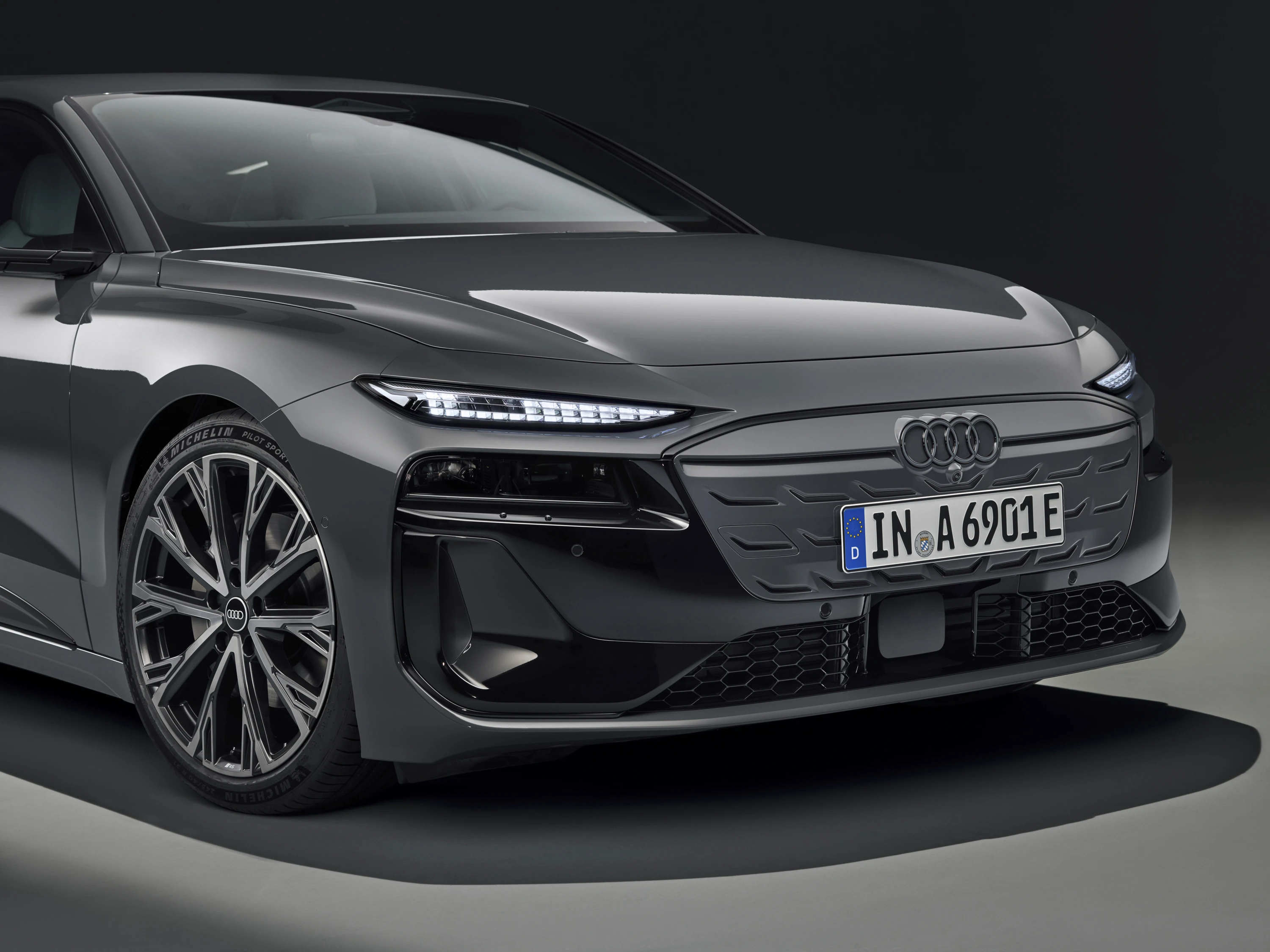 Audi A6 Avant e-tron quattro headlights view