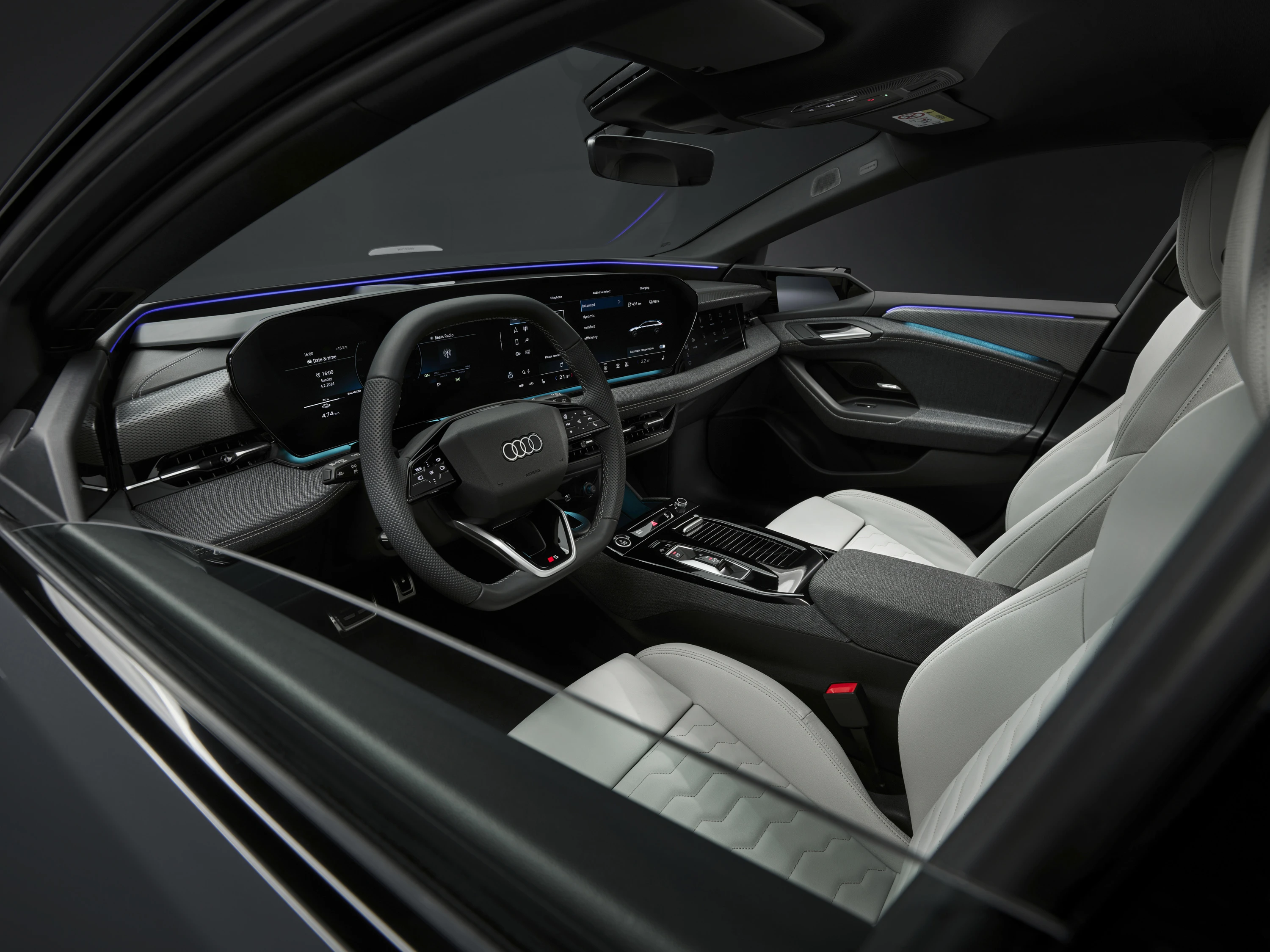 Audi A6 Avant e-tron quattro screens view