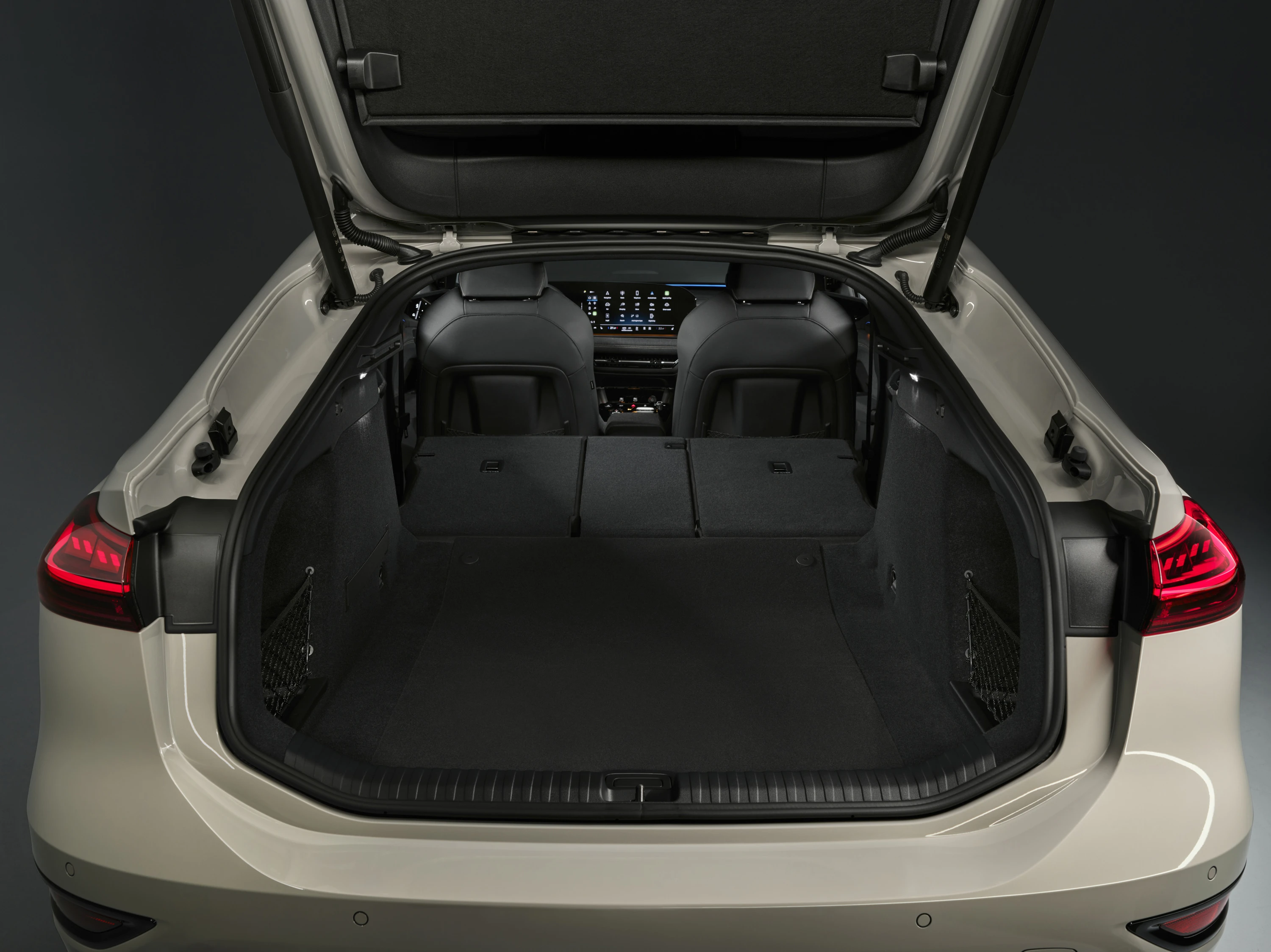 Audi A6 Sportback e-tron performance trunk view