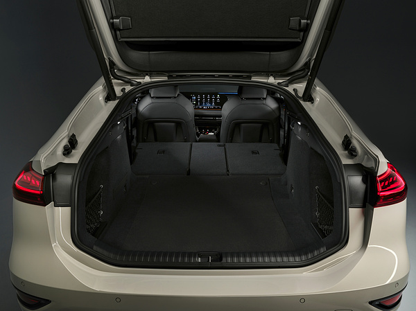 Audi A6 Sportback e-tron quattro trunk view