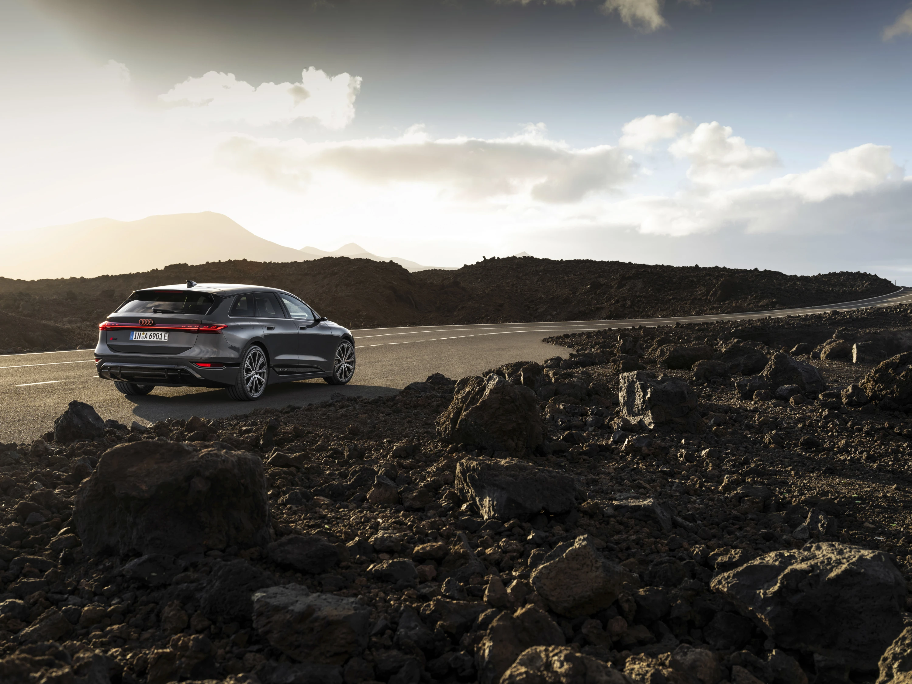 Audi S6 Avant e-tron exterior view