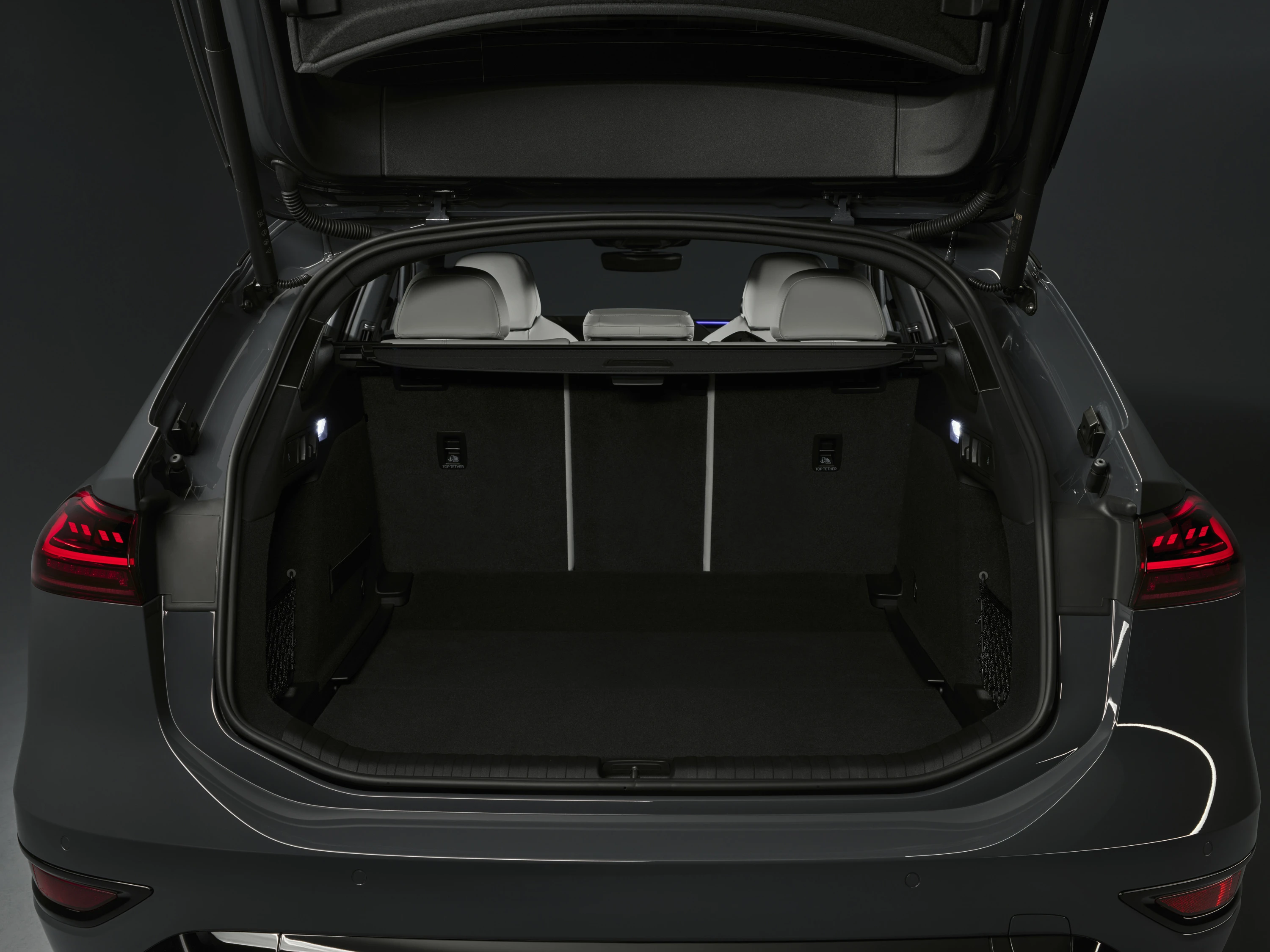 Audi S6 Avant e-tron trunk view