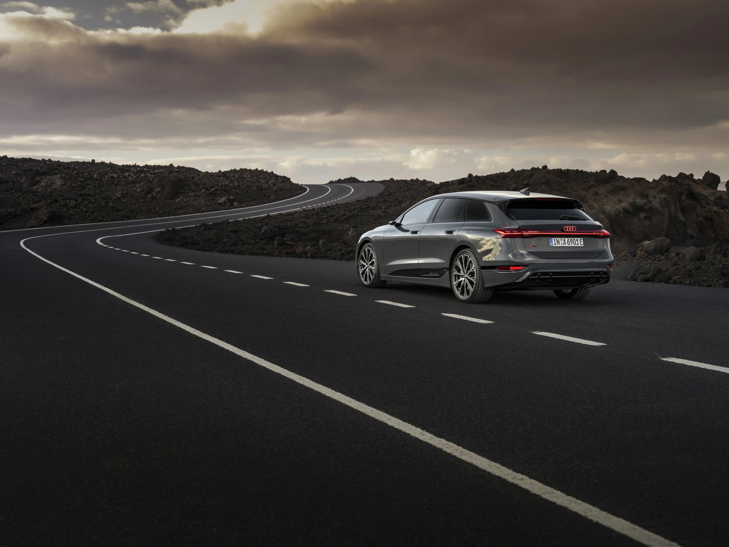Audi S6 Avant e-tron exterior view