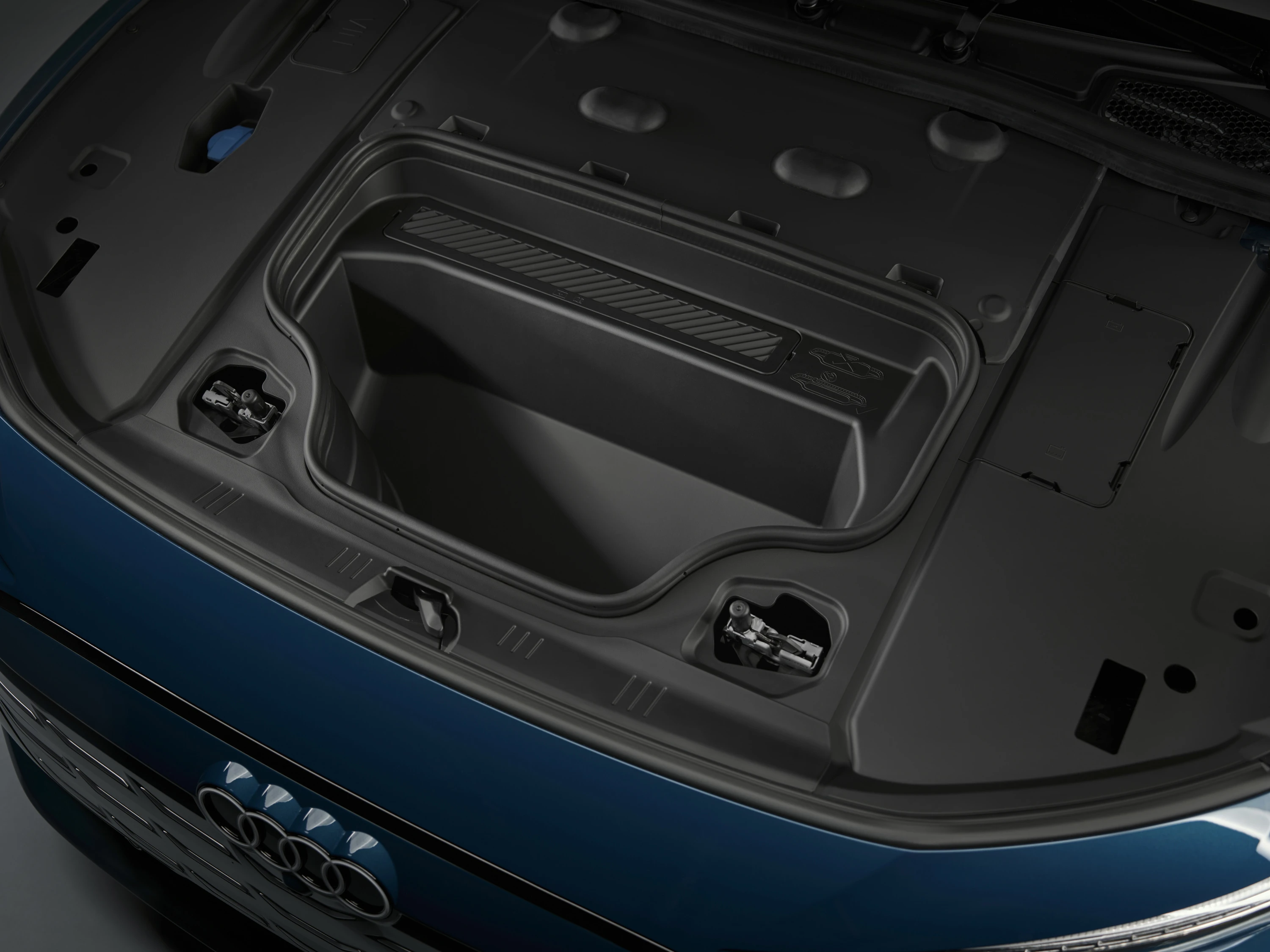 Audi S6 Avant e-tron frunk view