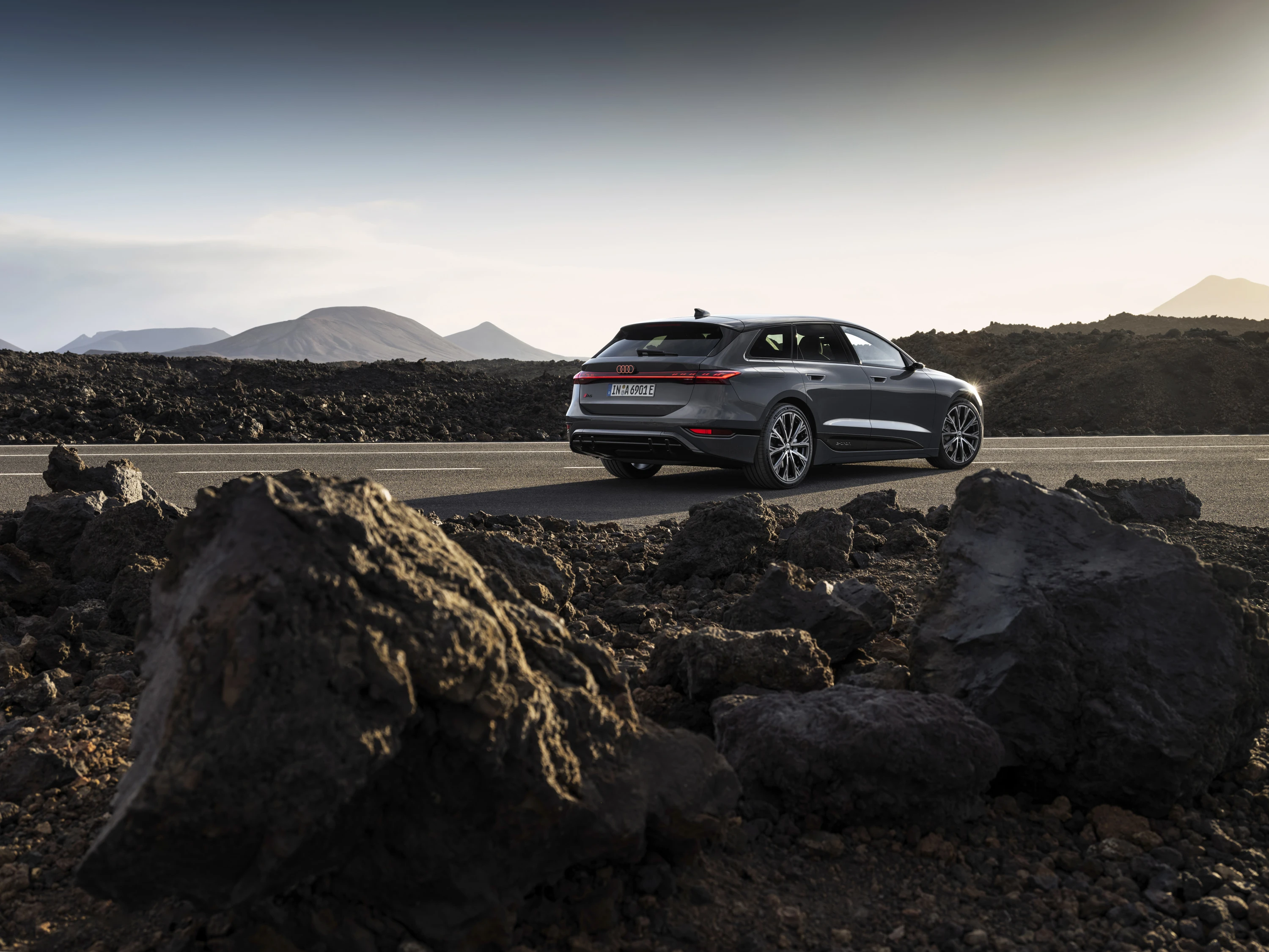 Audi S6 Avant e-tron exterior view