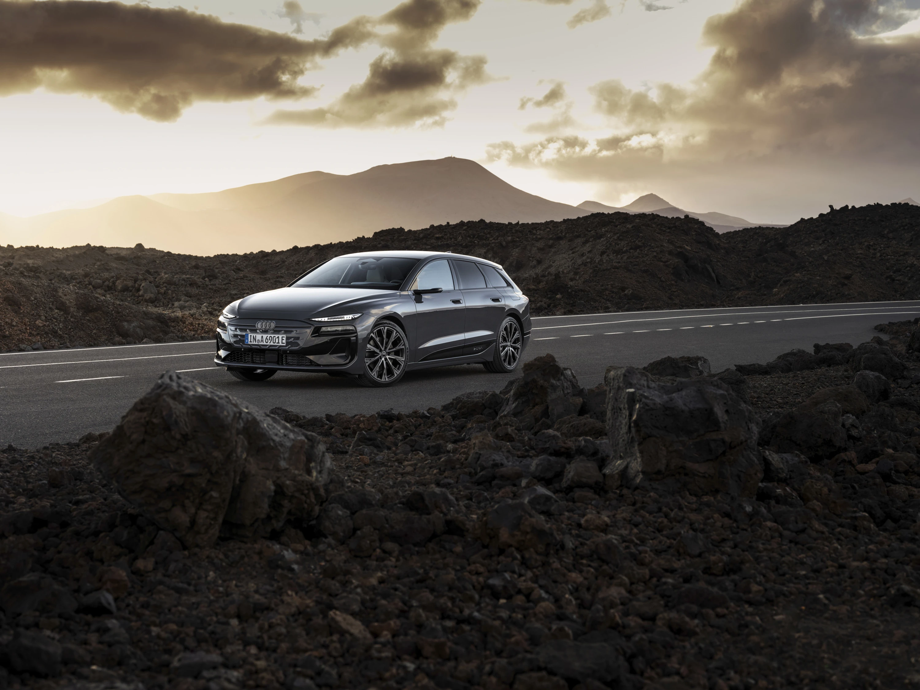 Audi S6 Avant e-tron exterior view