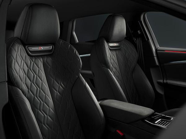 Audi S6 Sportback e-tron frontseats view