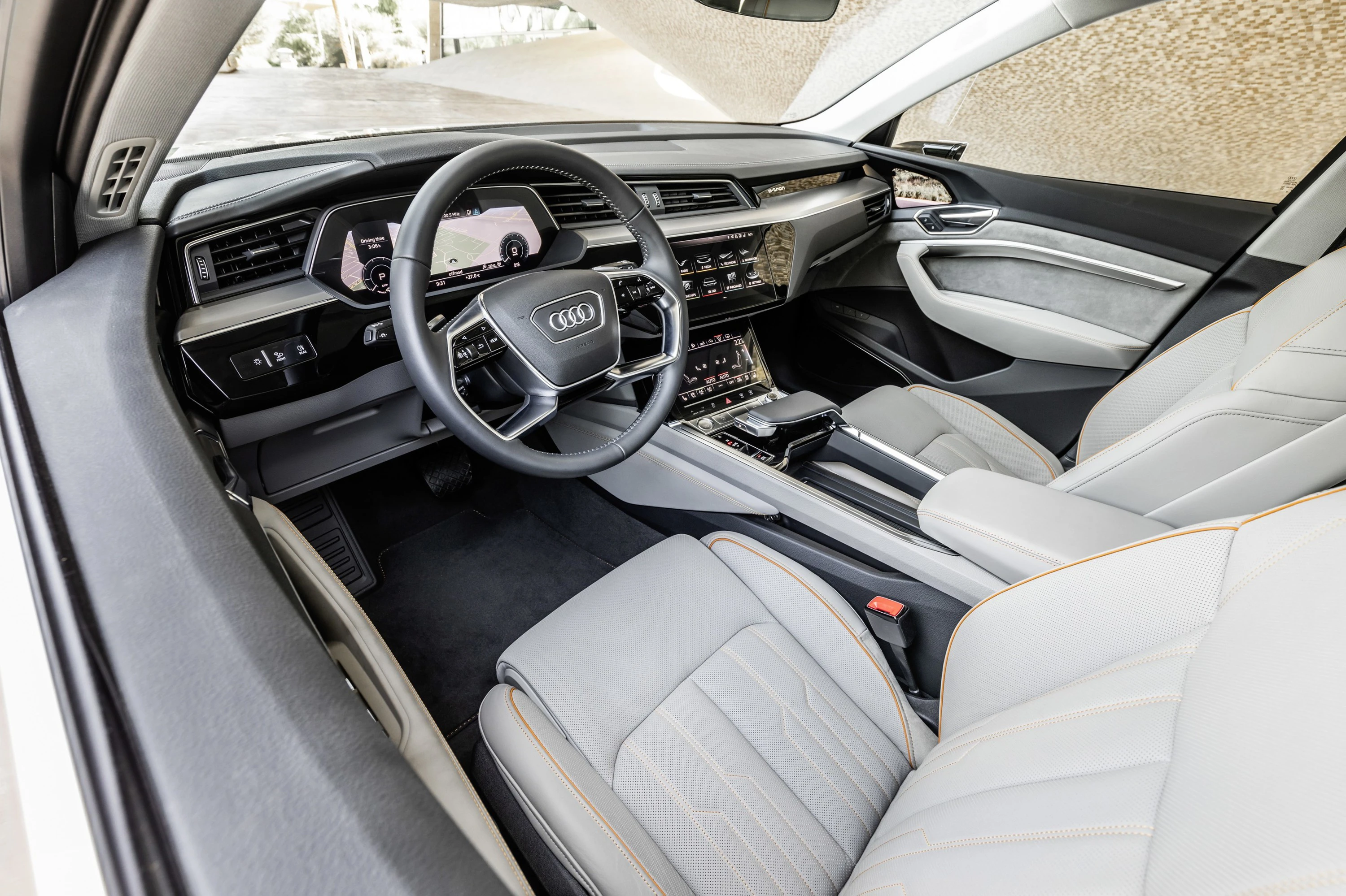 Audi e-tron 50 frontseats view