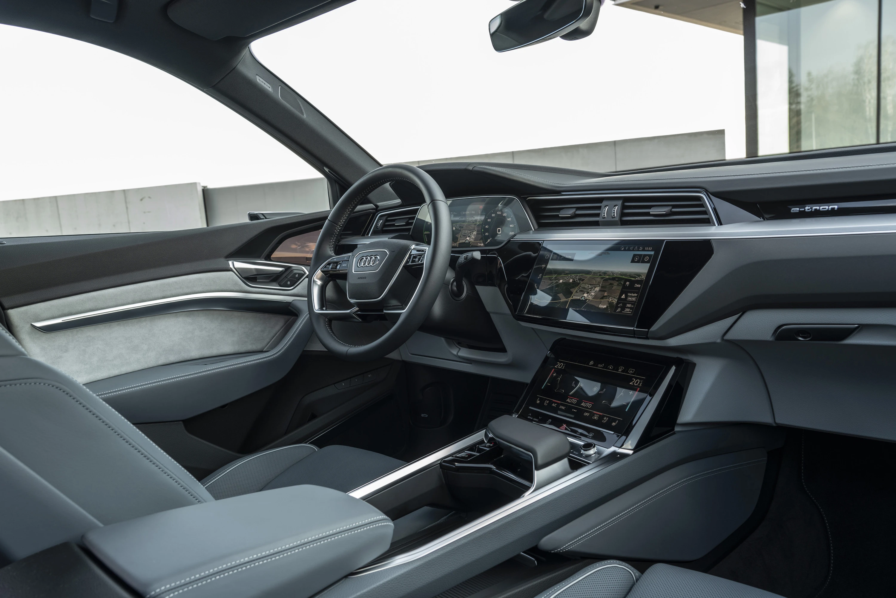 Audi e-tron 50 Sportback screens view