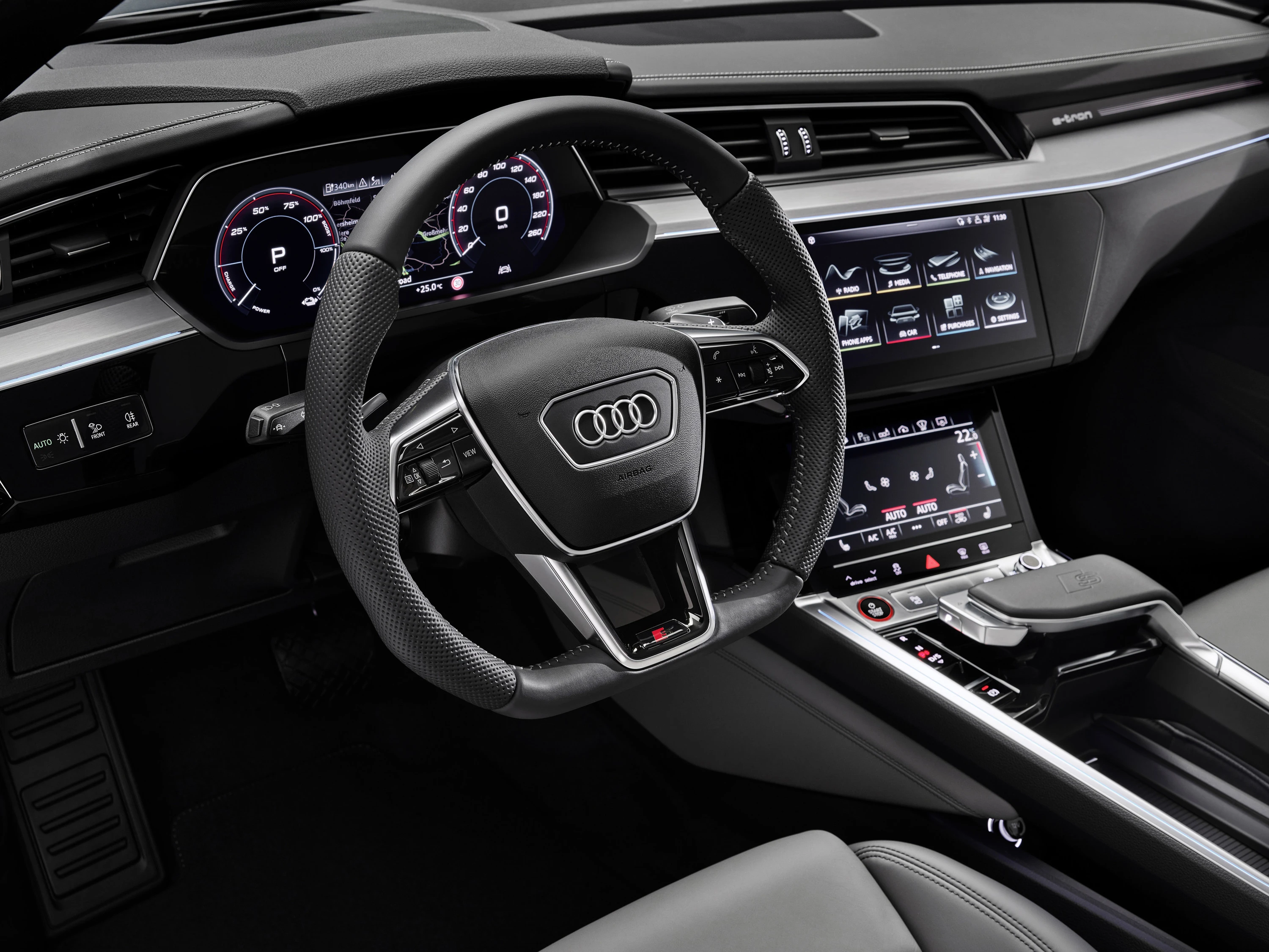 Audi e-tron S Sportback screens view