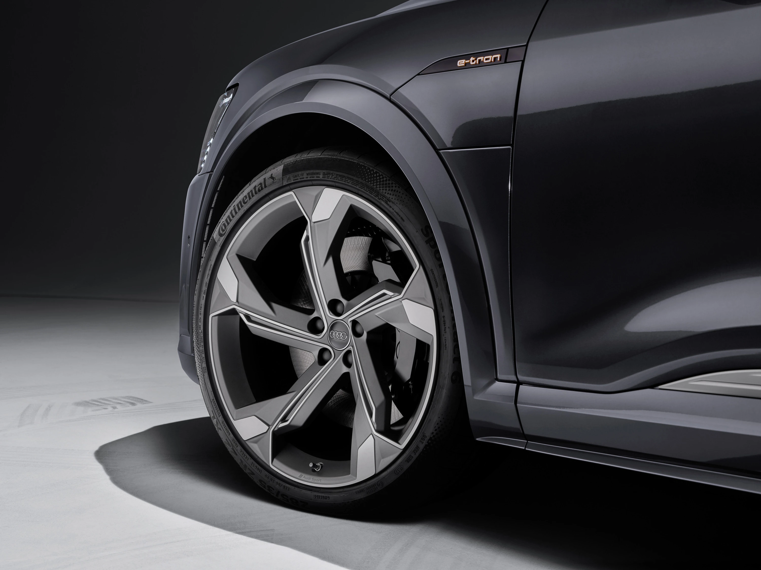 Audi e-tron S Sportback wheel view