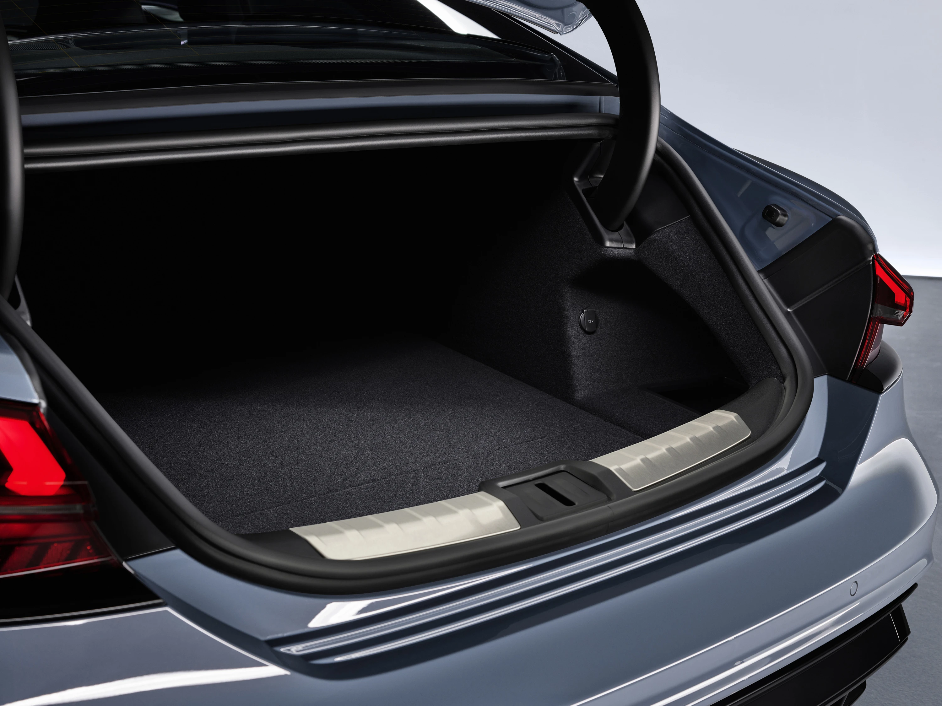 Audi e-tron GT (GEN1) trunk view