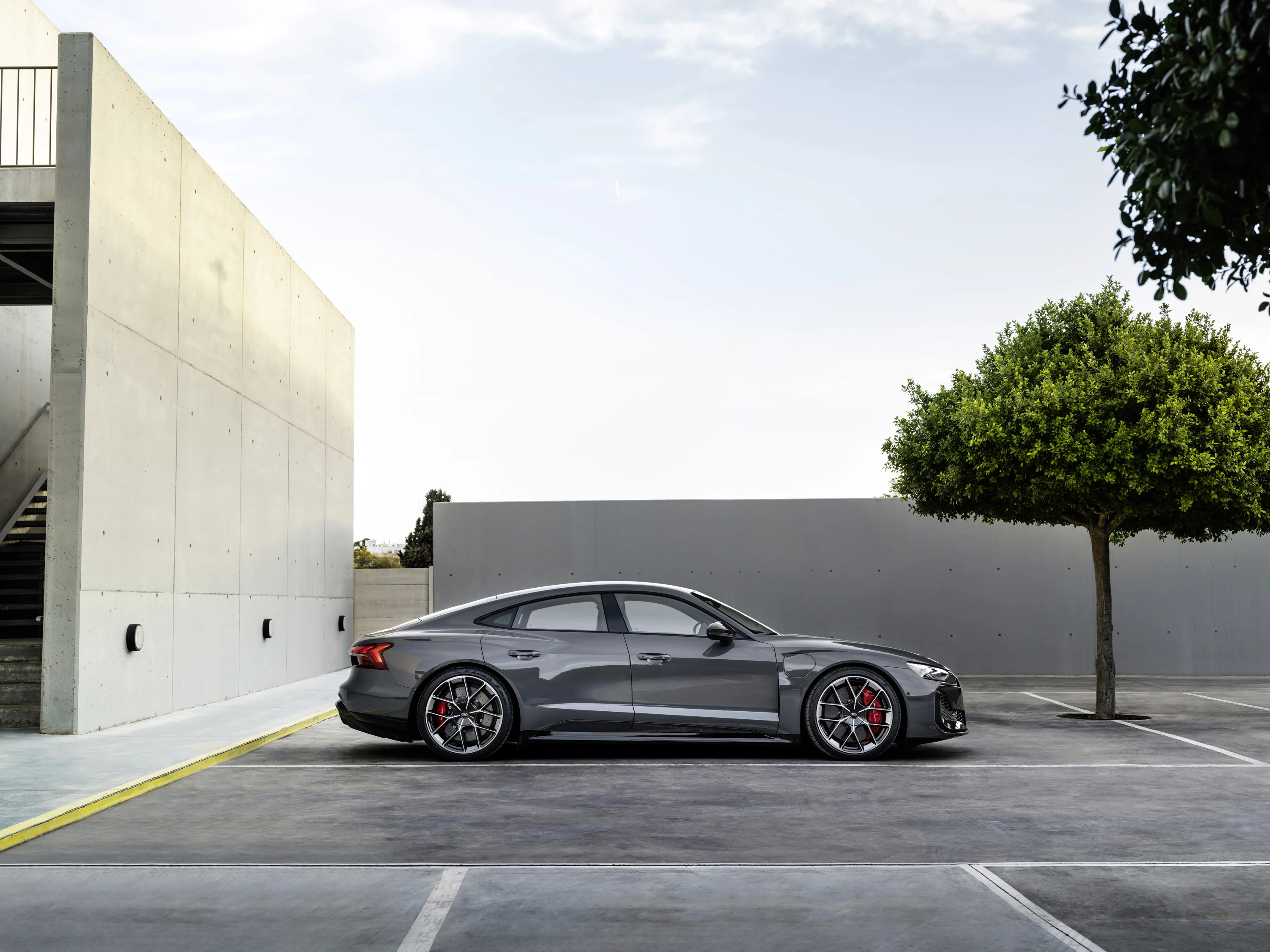 Audi RS e-tron GT exterior view