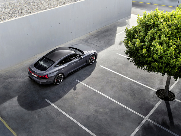 Audi RS e-tron GT exterior view
