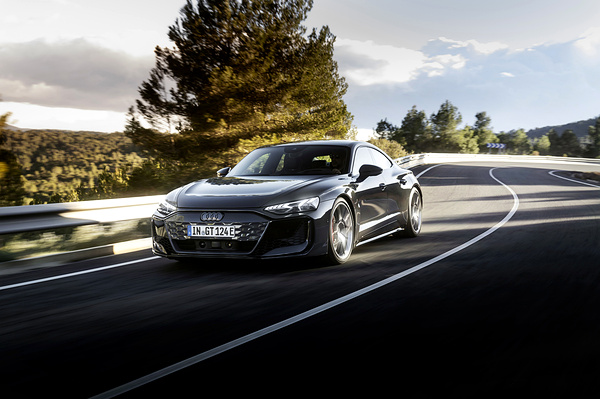 Audi RS e-tron GT exterior view