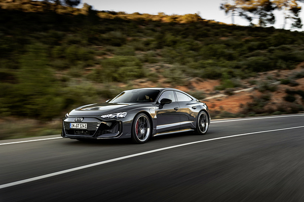Audi RS e-tron GT exterior view