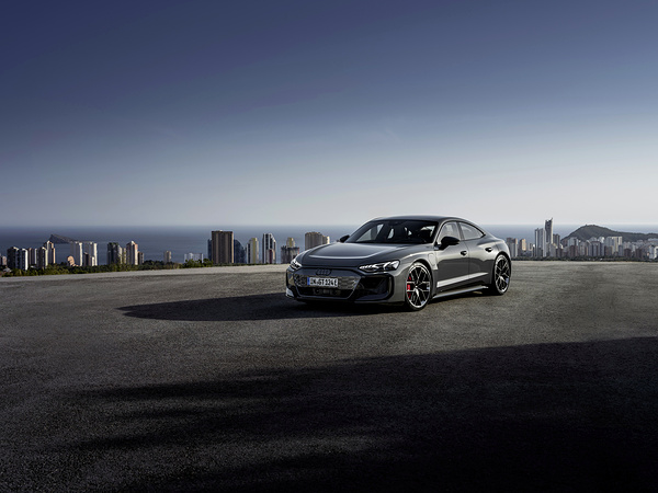 Audi RS e-tron GT exterior view