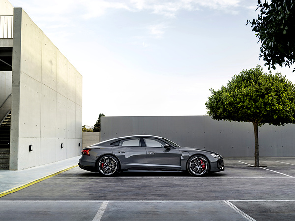 Audi RS e-tron GT exterior view