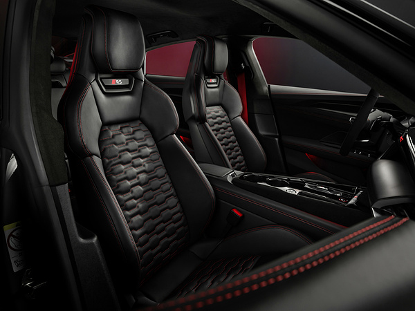Audi RS e-tron GT frontseats view
