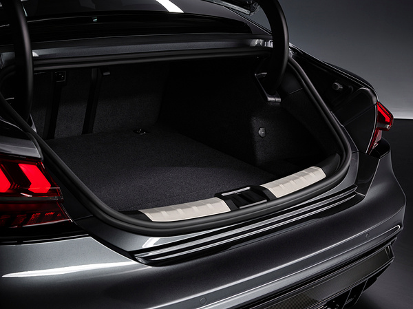 Audi RS e-tron GT trunk view
