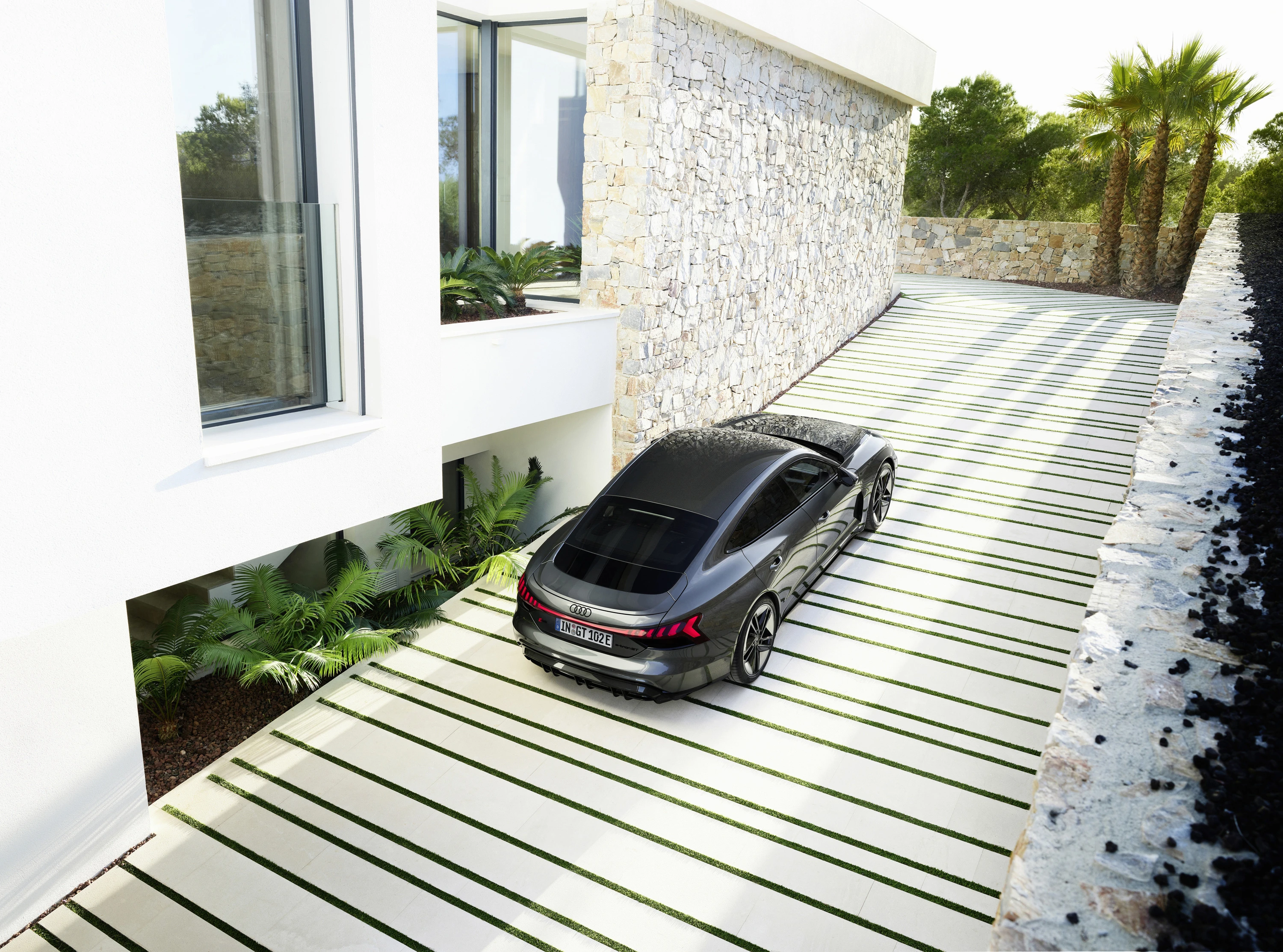 Audi RS e-tron GT (GEN1) exterior view