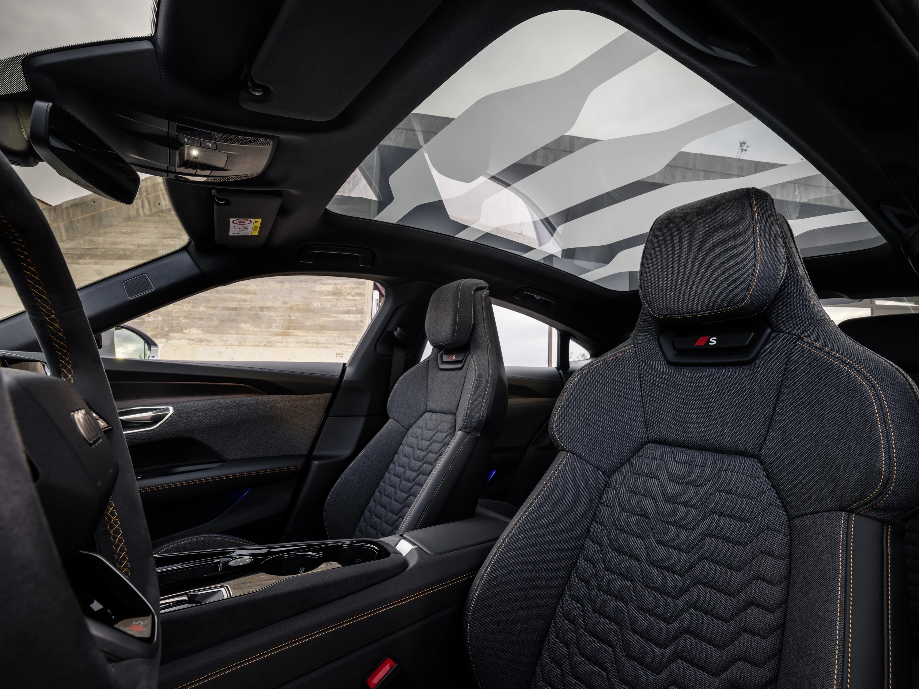 Audi S e-tron GT frontseats view