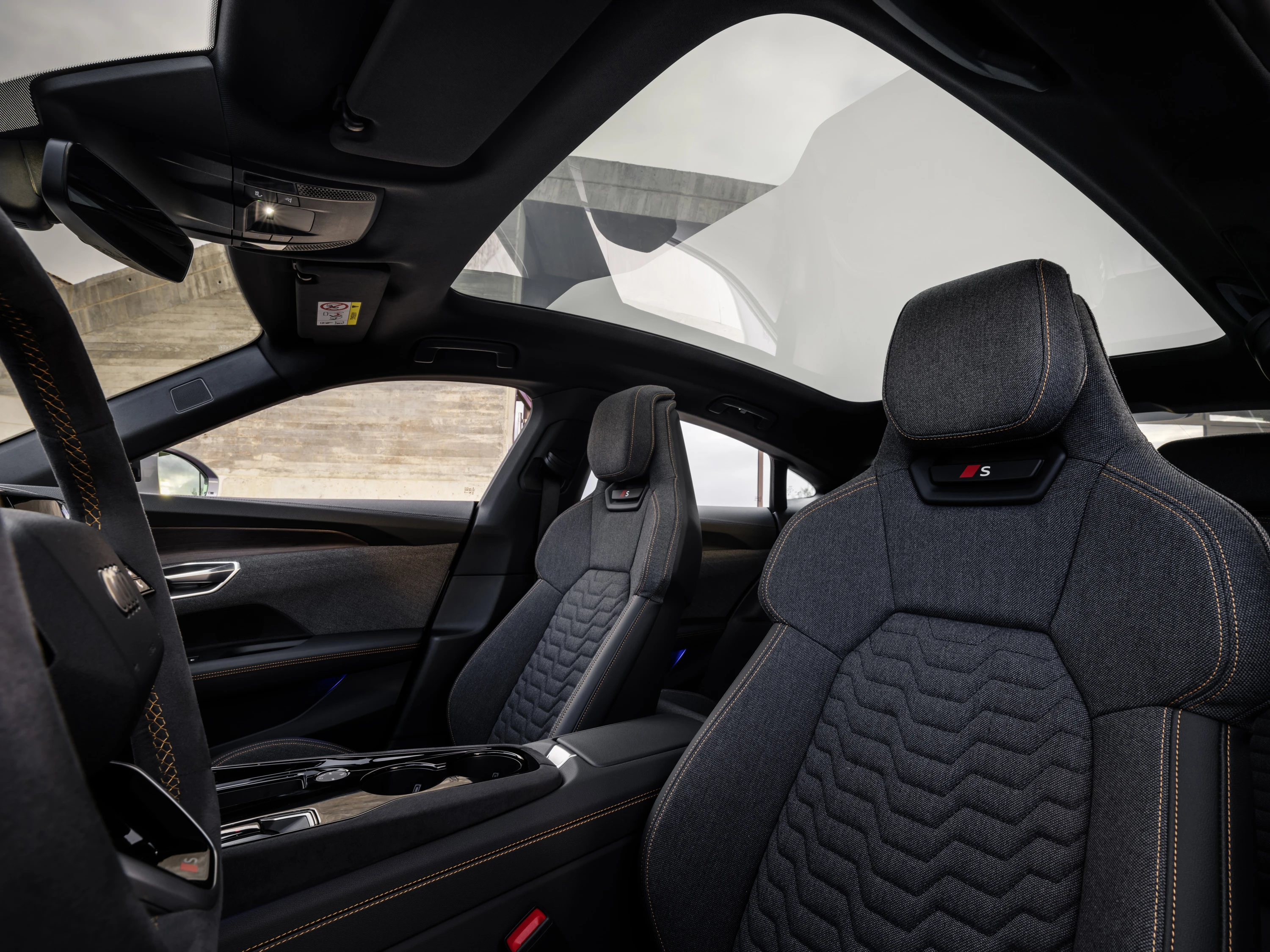 Audi S e-tron GT frontseats view