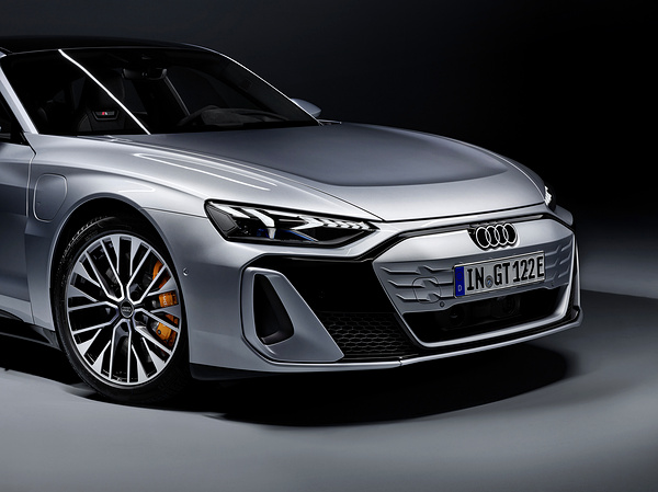 Audi S e-tron GT headlights view