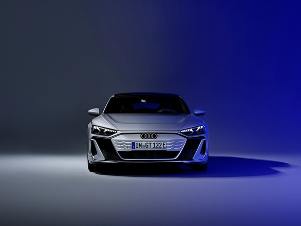 Audi S e-tron GT headlights view