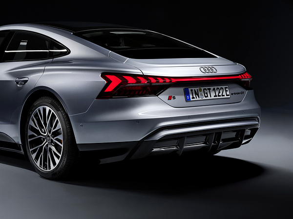 Audi S e-tron GT rearlights view