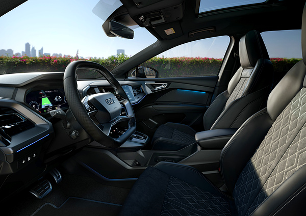 Audi Q4 40 e-tron frontseats view