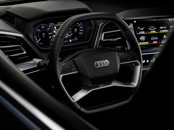 Audi Q4 40 e-tron screens view