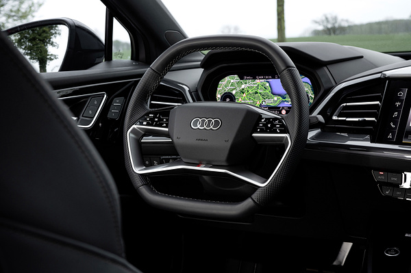Audi Q4 40 e-tron steeringwheel view