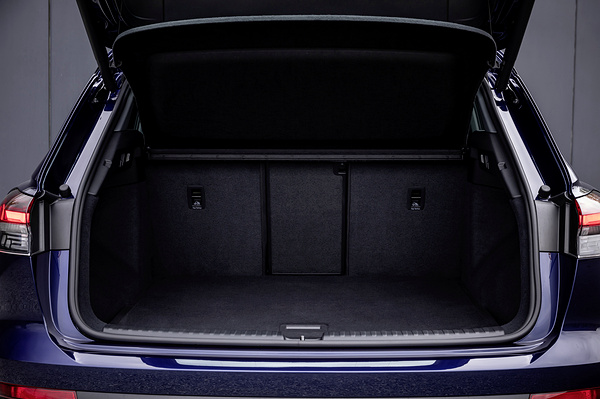 Audi Q4 40 e-tron trunk view