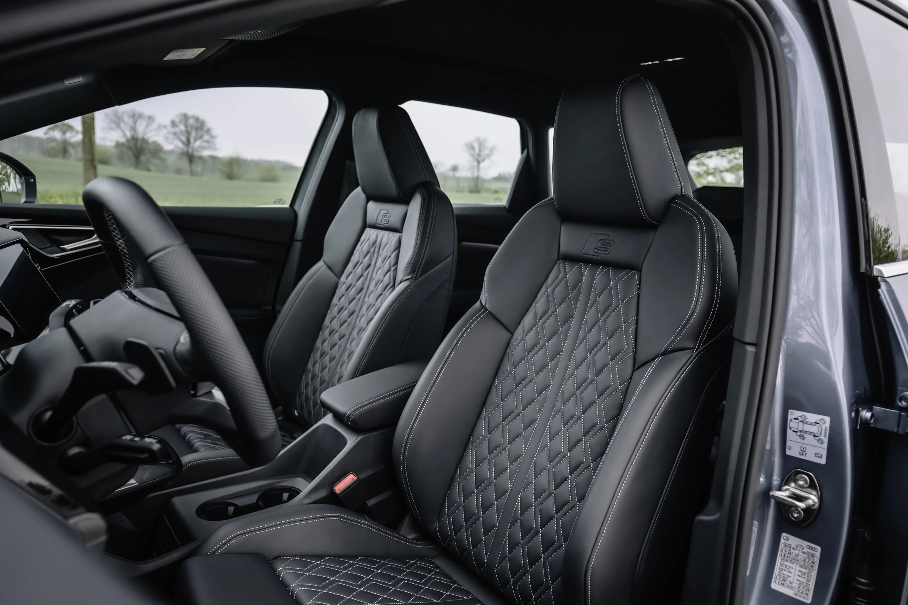 Audi Q4 45 e-tron frontseats view