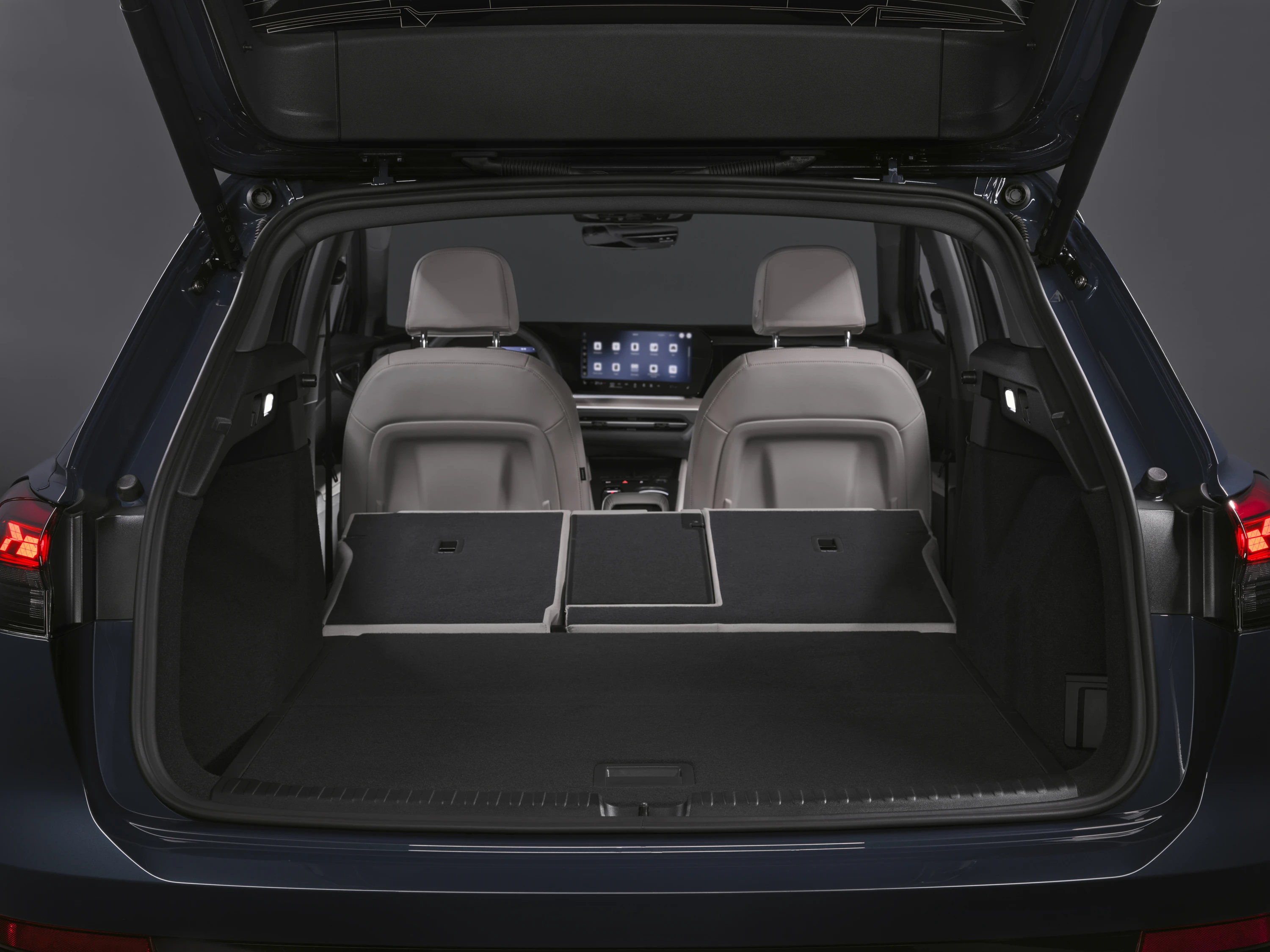 Audi Q4 e-tron performance trunk view