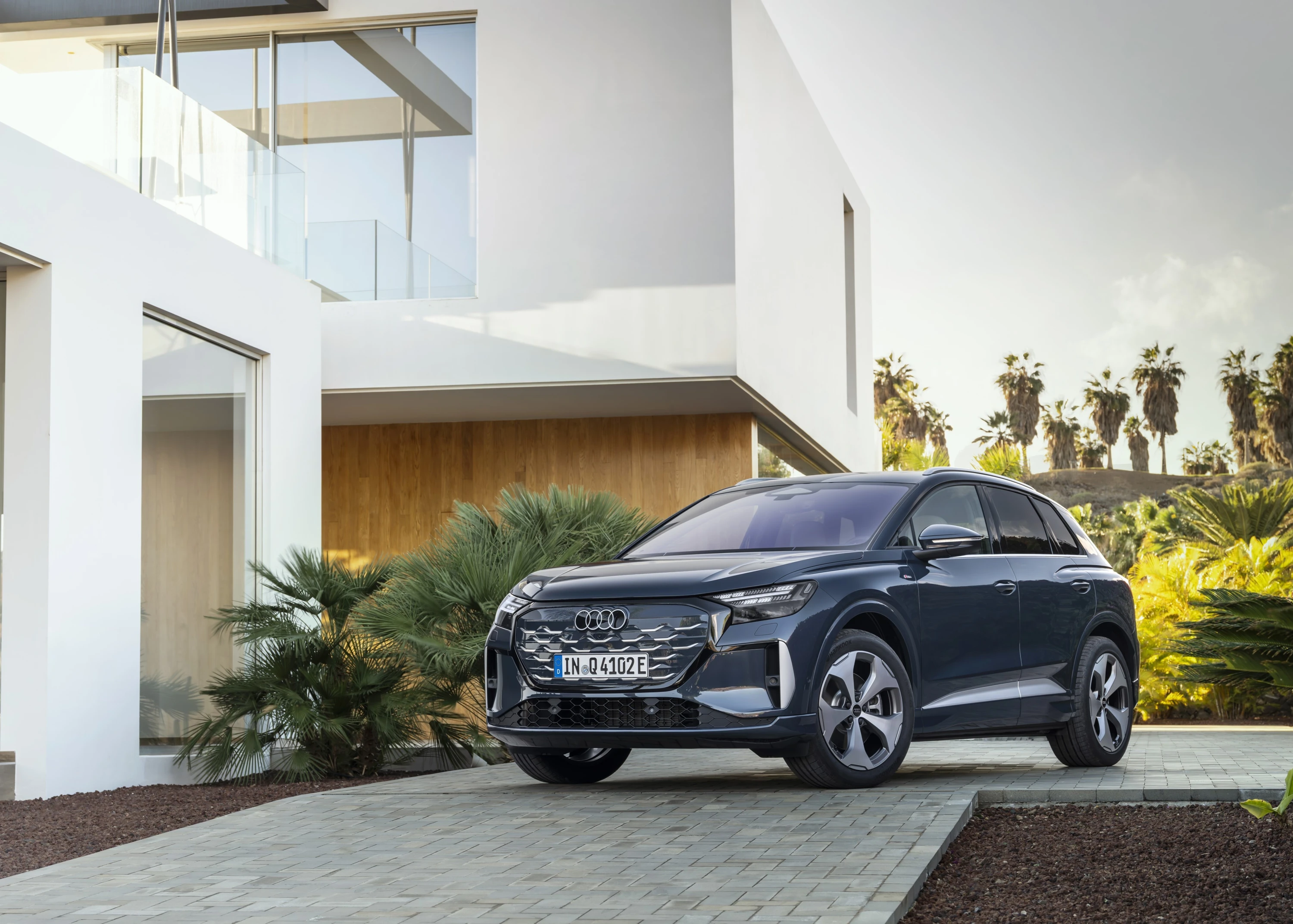 Audi Q4 e-tron quattro performance exterior view
