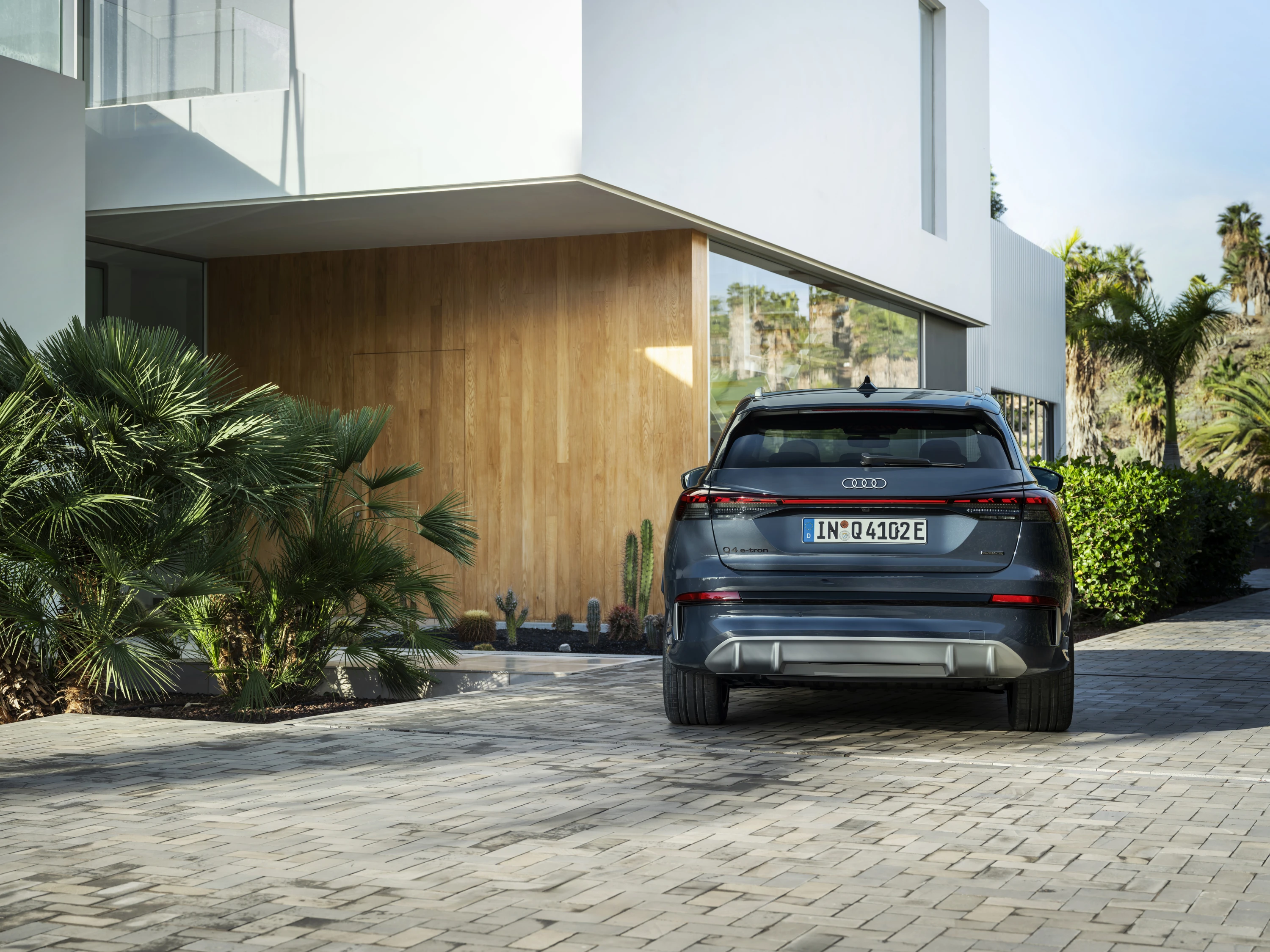 Audi Q4 e-tron quattro performance exterior view