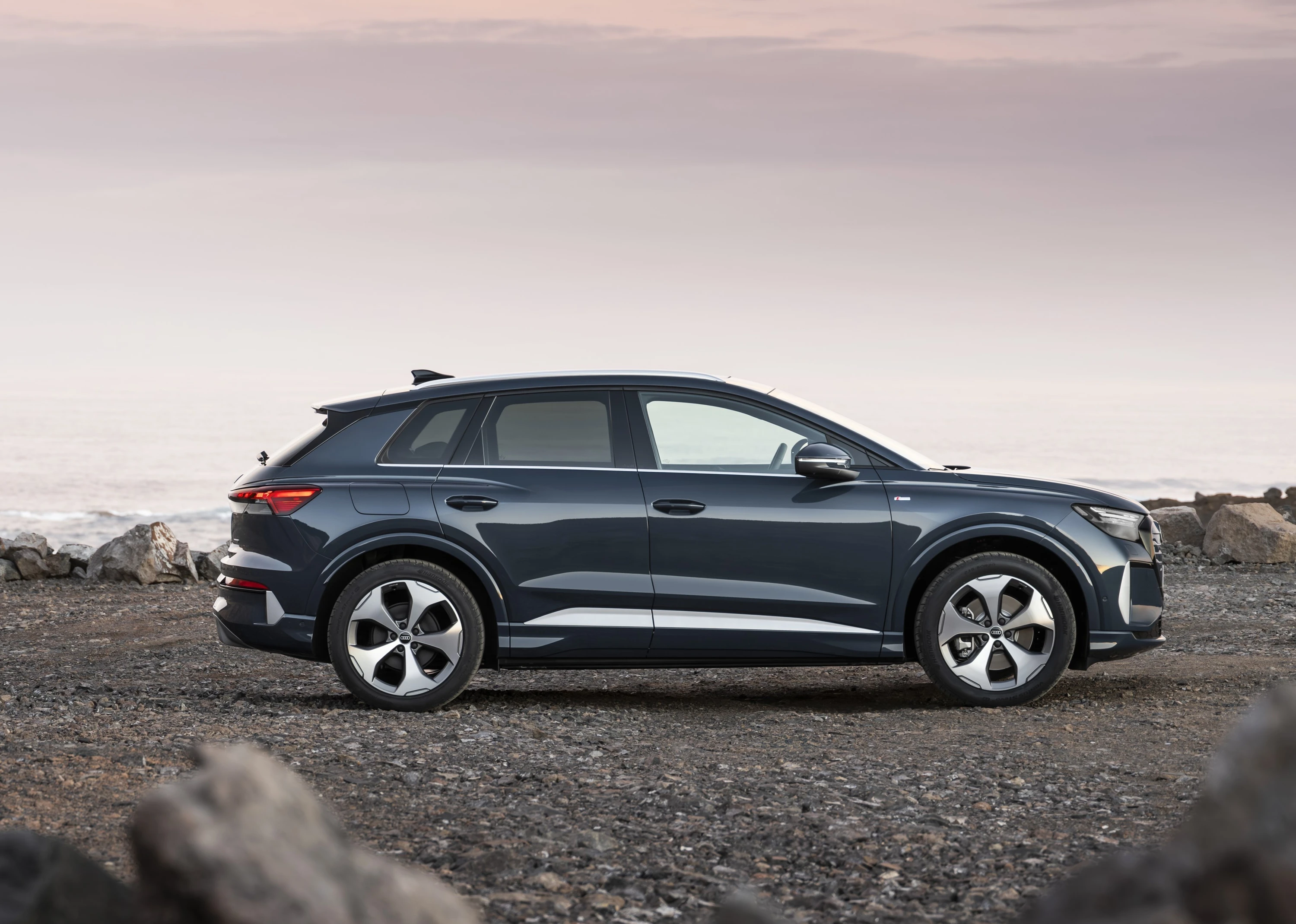 Audi Q4 e-tron quattro performance exterior view