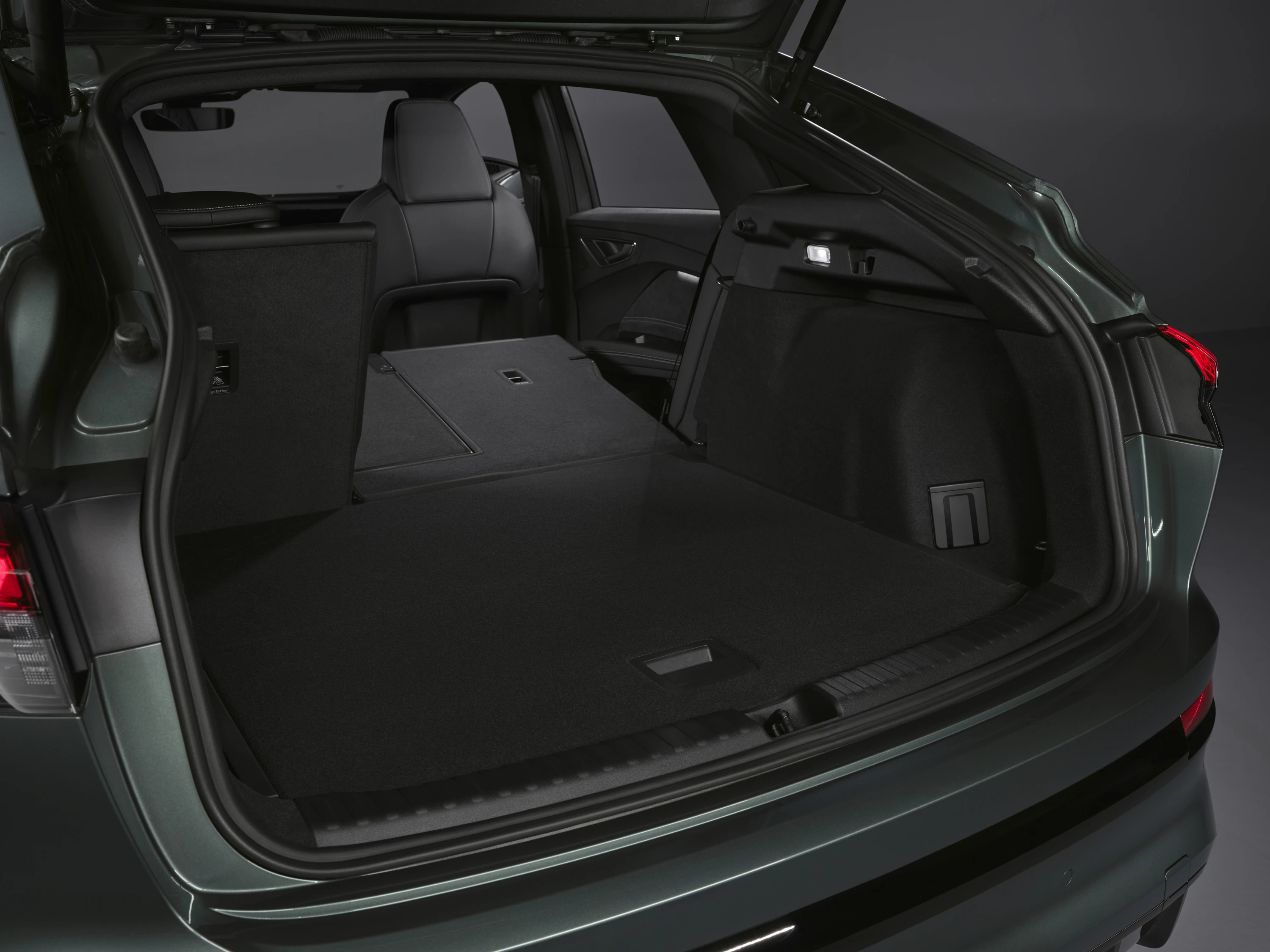 Audi Q4 e-tron Sportback performance trunk view