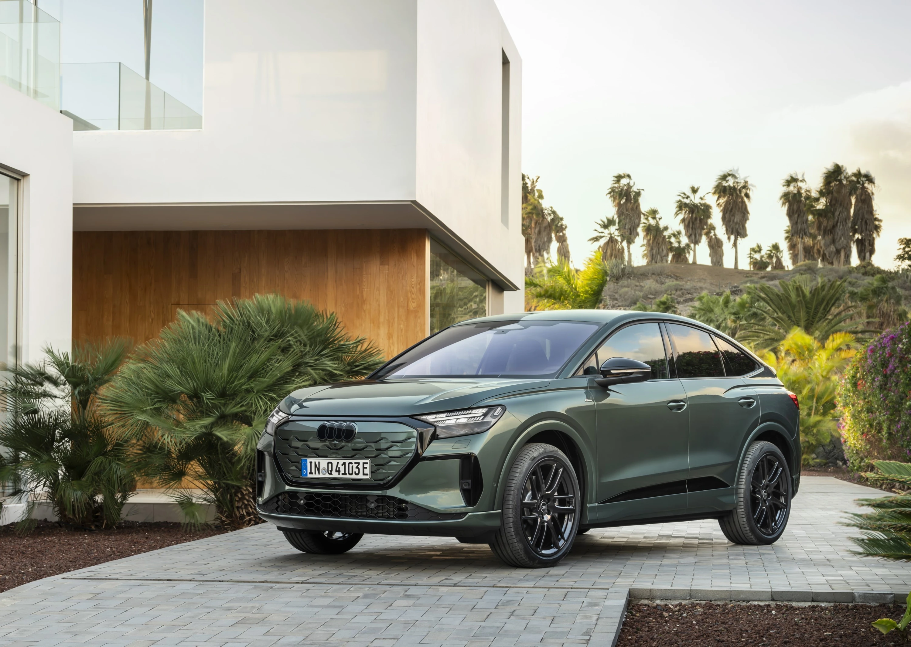 Audi Q4 e-tron Sportback performance exterior view