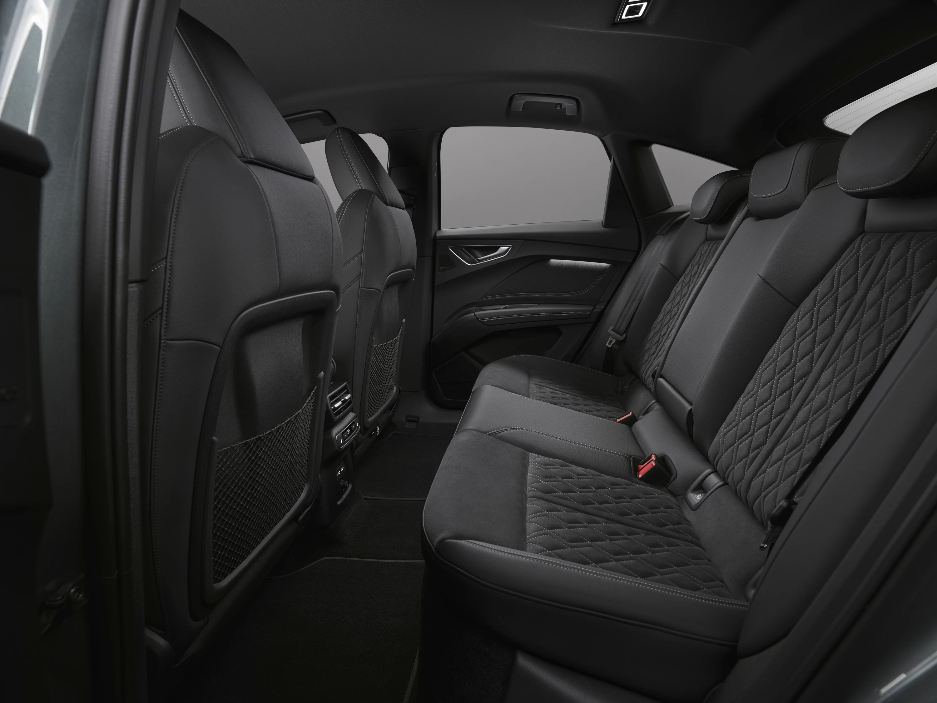 Audi Q4 e-tron Sportback quattro performance secondrowseats view