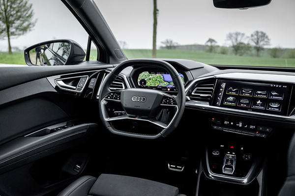 Audi Q4 Sportback 55 e-tron quattro screens view