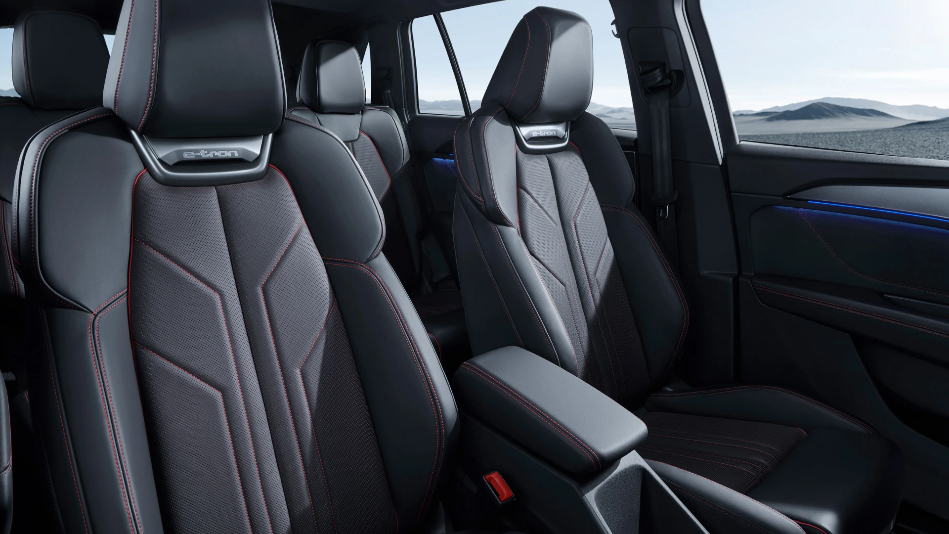 Audi Q5 e-tron 50 quattro frontseats view