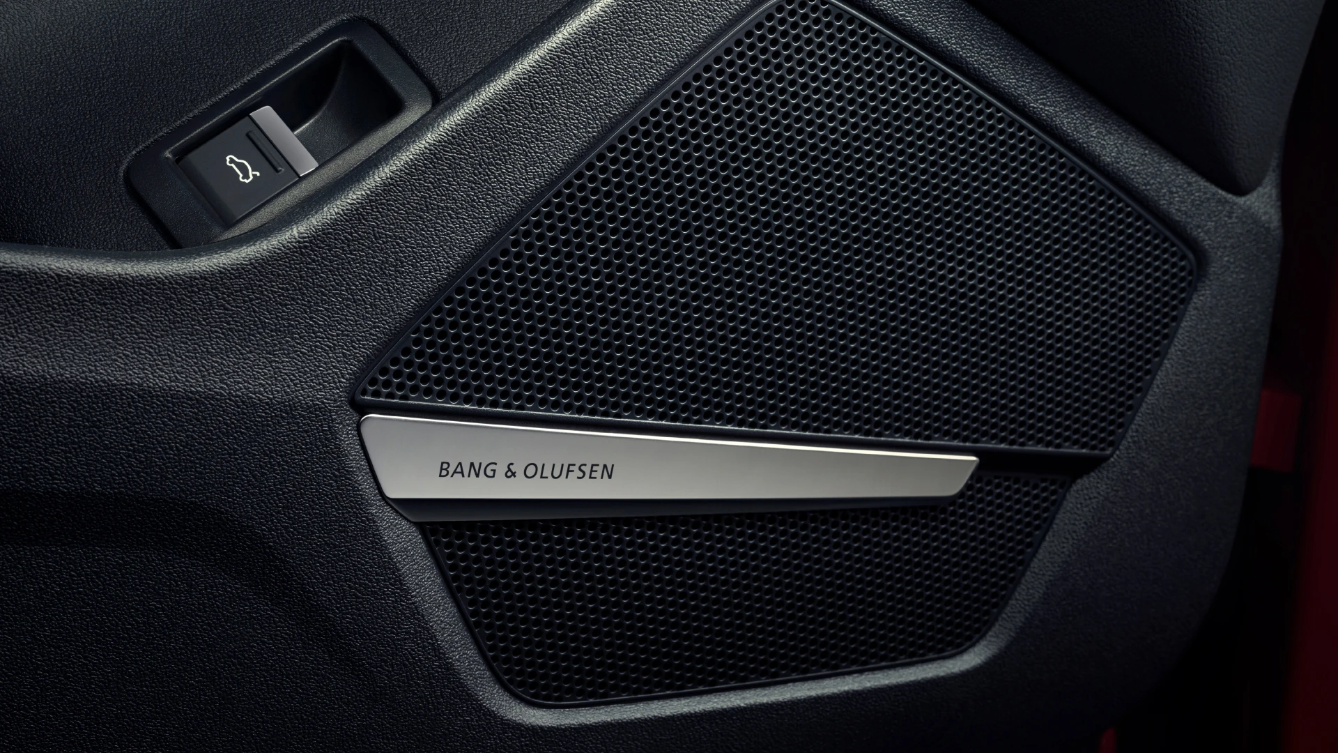 Audi Q5 e-tron 50 quattro speakers view