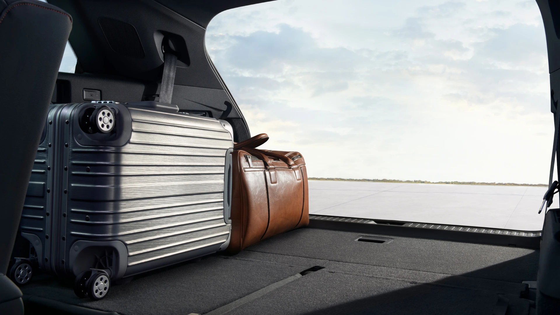 Audi Q5 e-tron 50 quattro trunk view