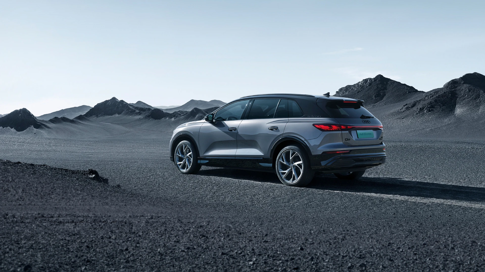 Audi Q5 e-tron 50 quattro exterior view