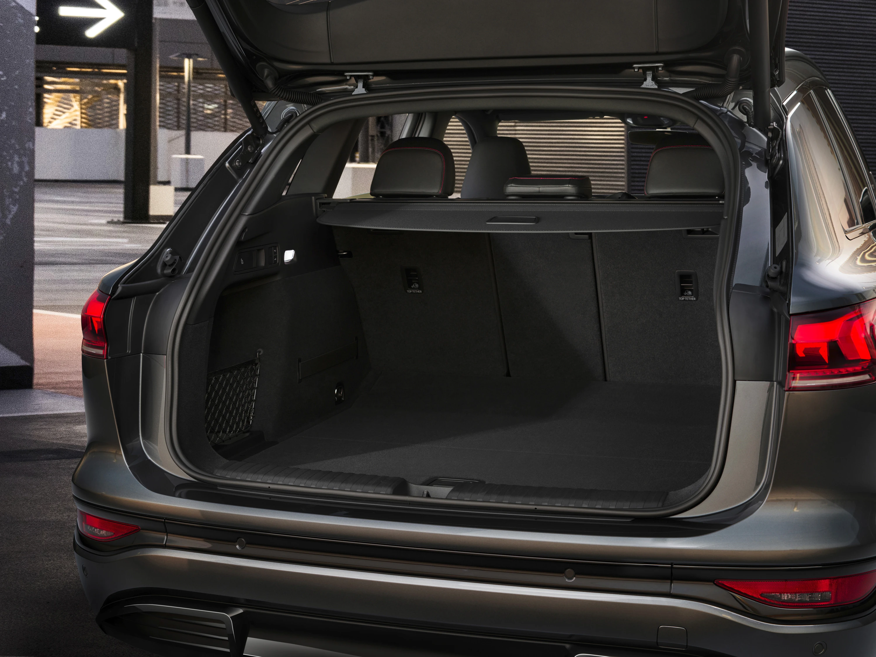 Audi Q6 e-tron performance trunk view