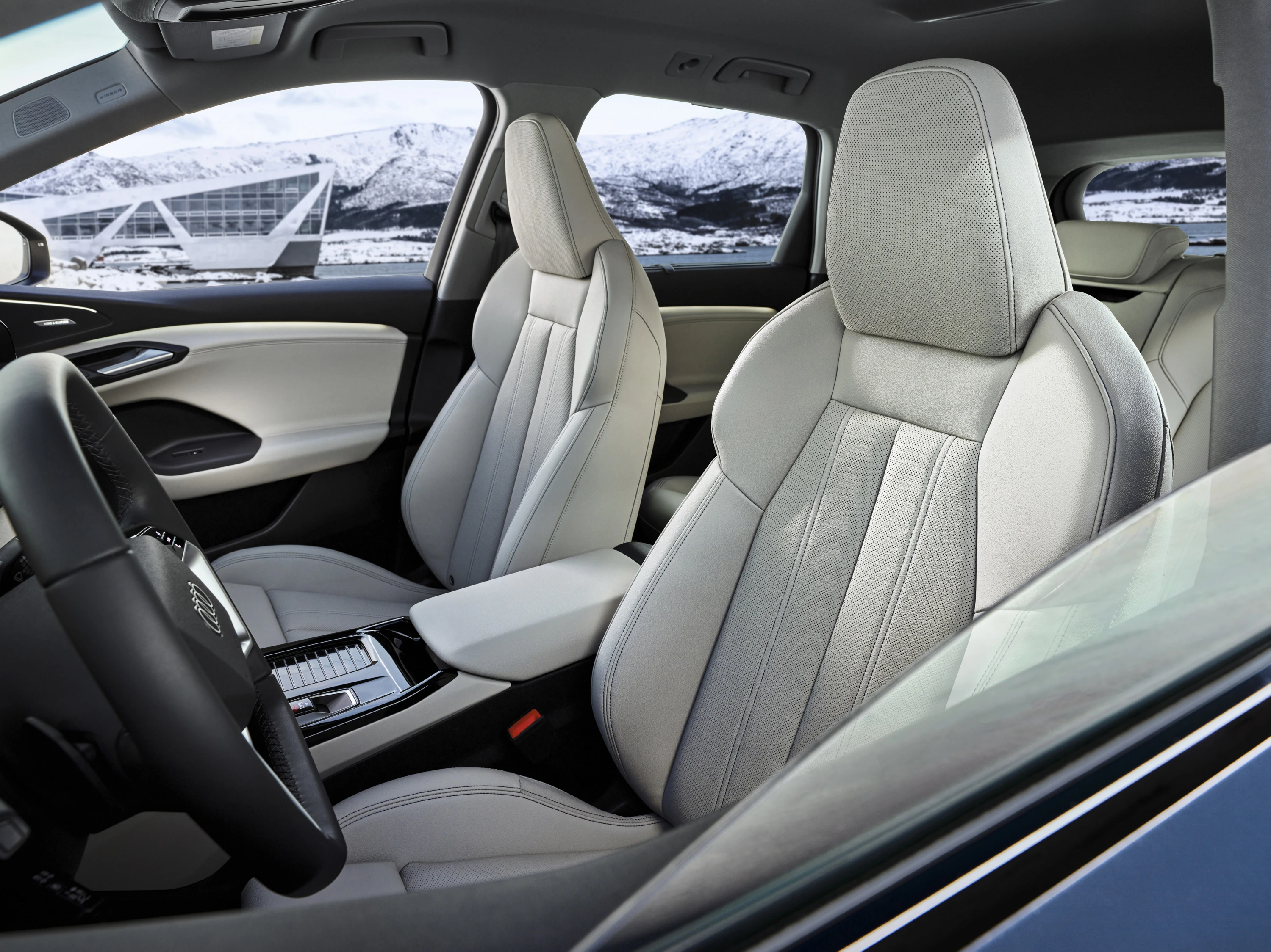 Audi Q6 e-tron performance frontseats view