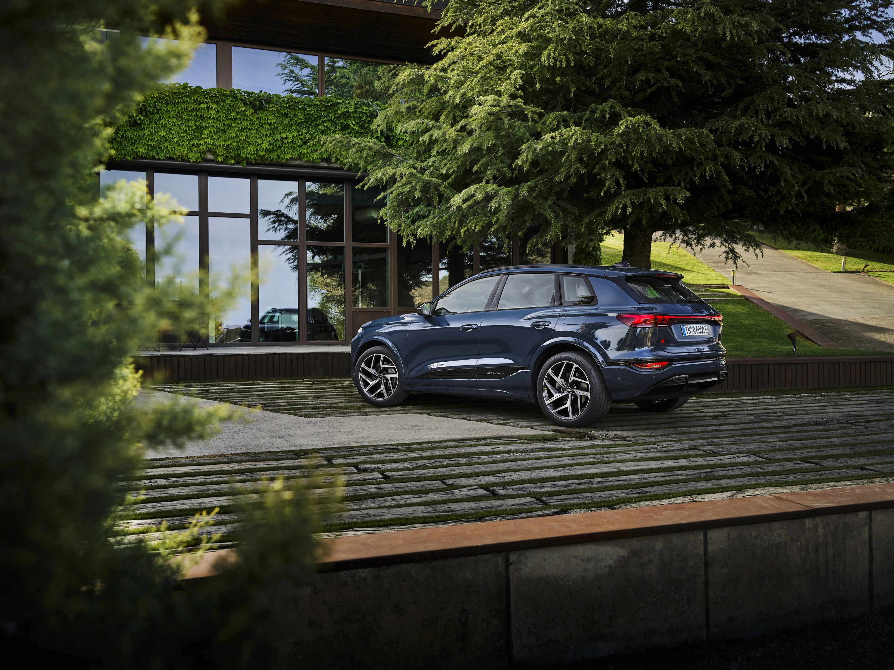 Audi Q6 e-tron quattro exterior view